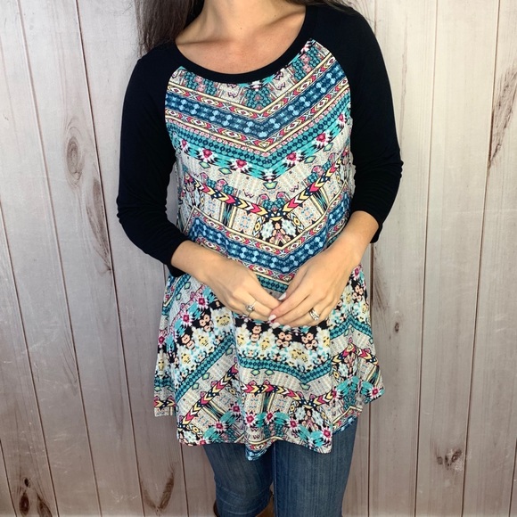 Tribal print raglan top - Picture 4 of 8